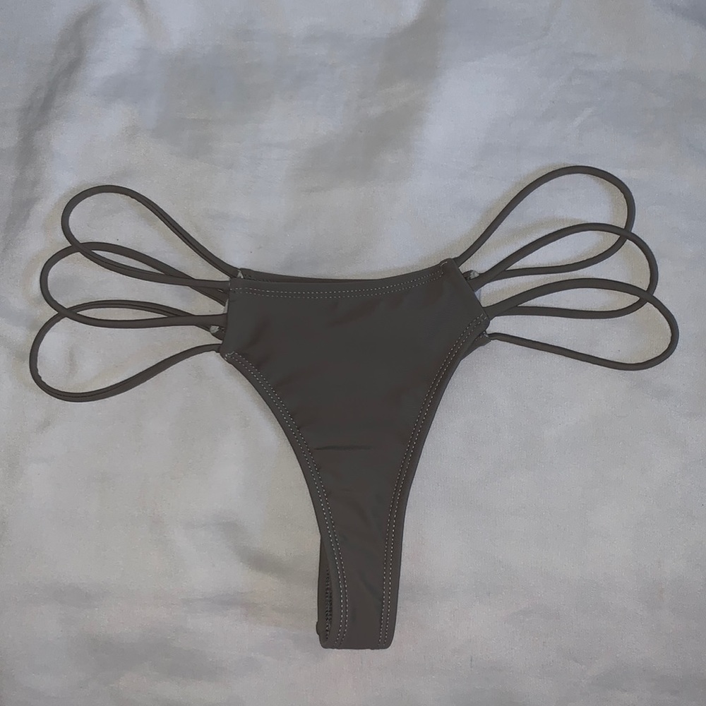 boutine la gray bottoms (not sure what style)